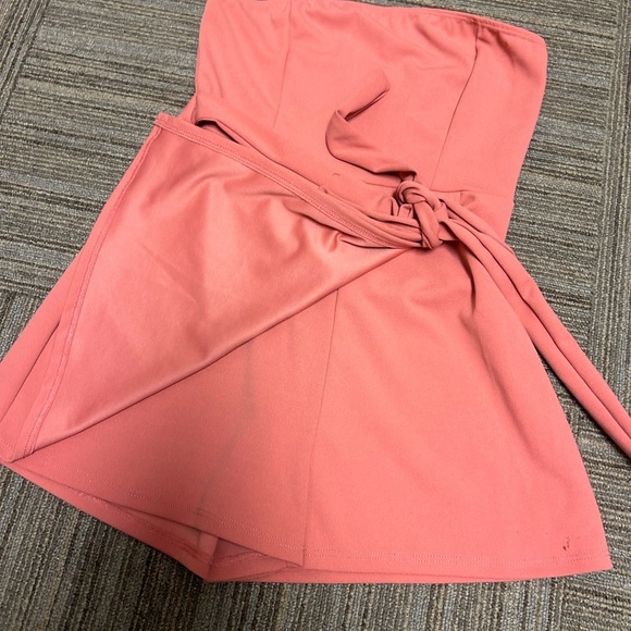 Fashion Nova Coral Strapless Tie Romper Women's - Picture 2 of 3